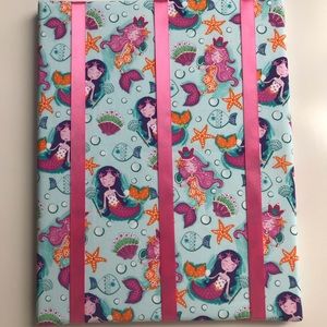 Bow holder with mermaid clips